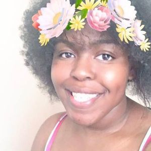 Meet your Posher, Alexis