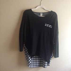 Long sleeve top with plaid details