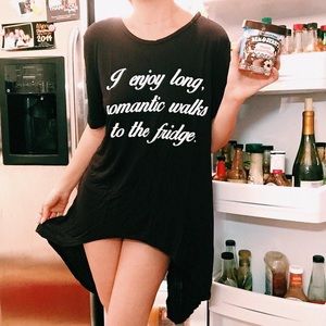 ✨NWT✨ Jac Vanek "Long walks to the Fridge" Tee!