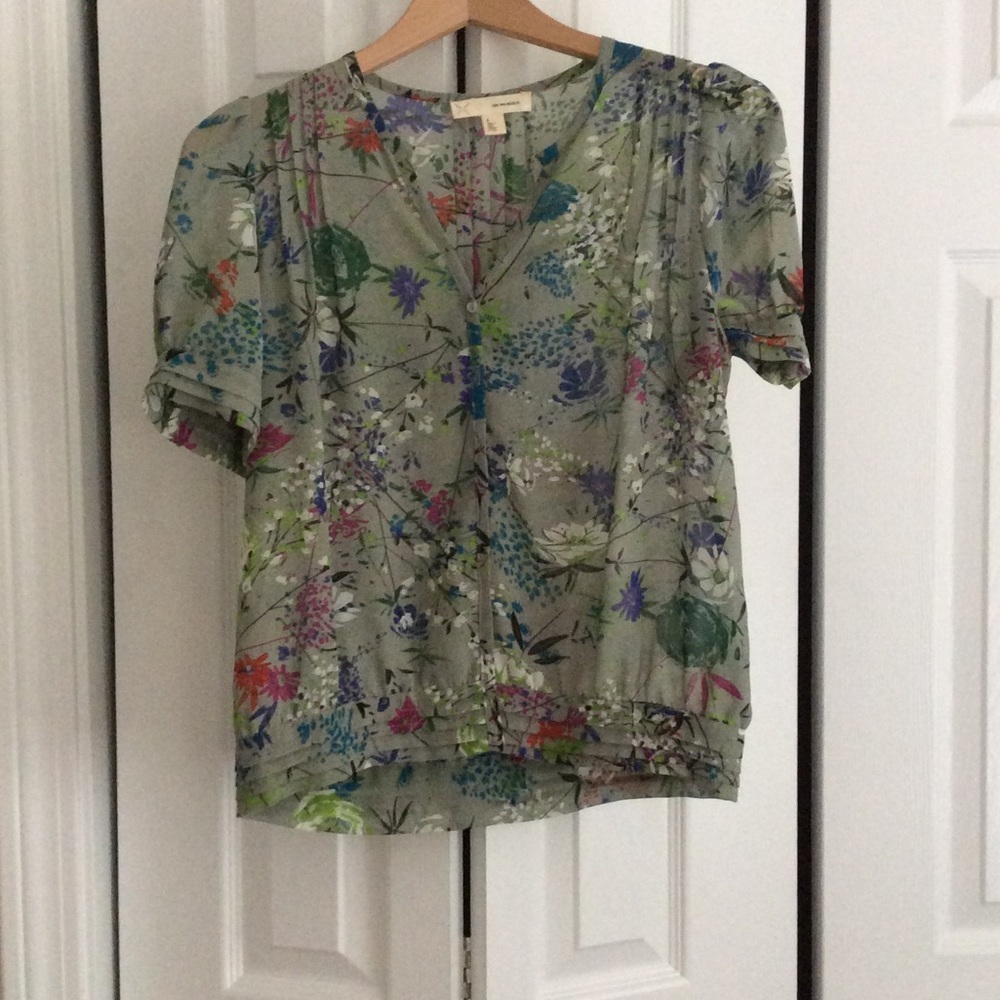 Gorgeous floral Anthropology top