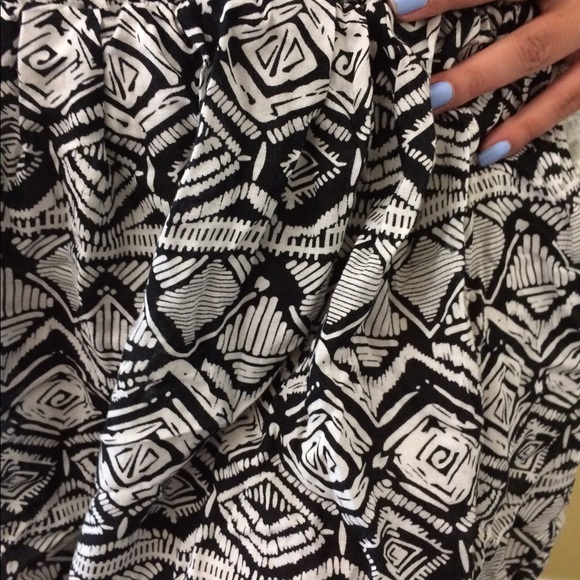 Mini skirt with trial print ! - Picture 2 of 3