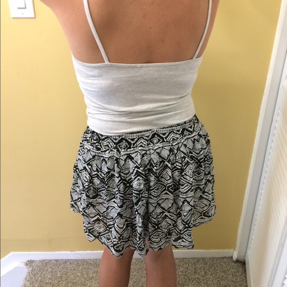 Mini skirt with trial print ! - Picture 3 of 3