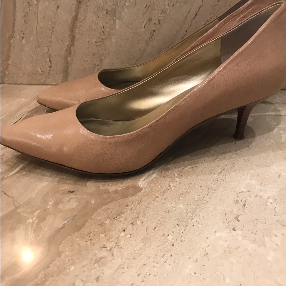 Nude Pumps