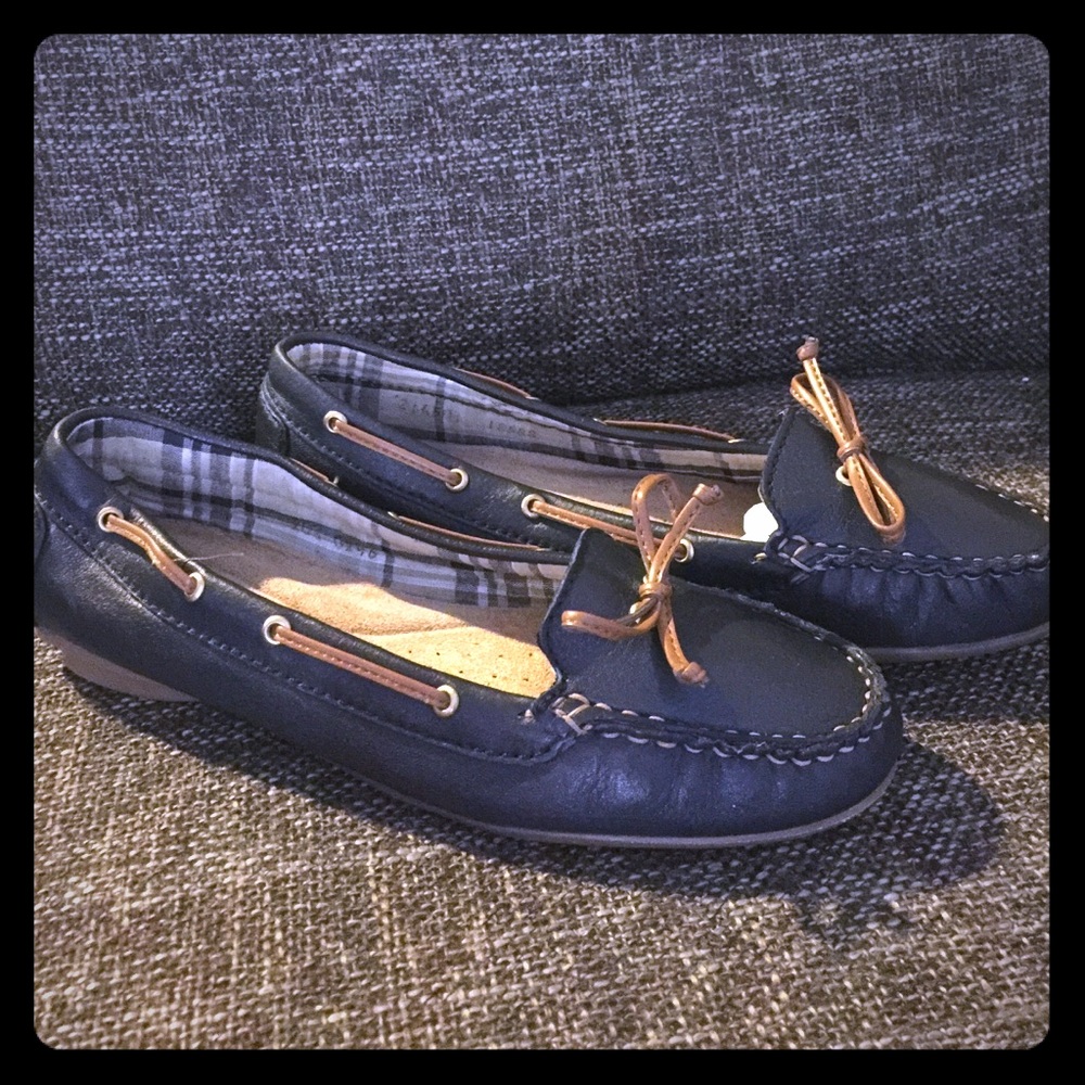 Navy blue flats