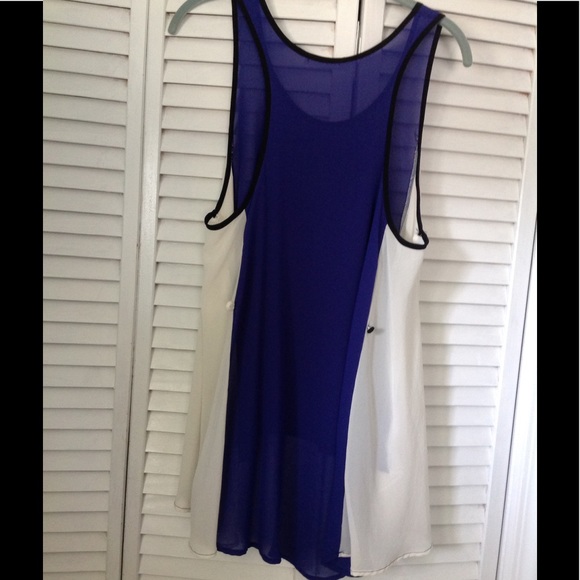 Color Block Tunic - Picture 3 of 4