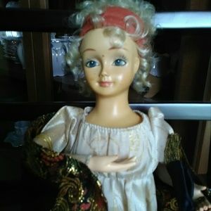 Brinn's (1987)American tradition series first lady