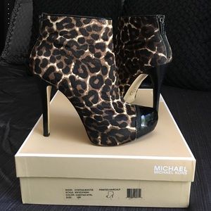 MICHAEL KORS 10 Cynthia Bootie Printed Haircalf