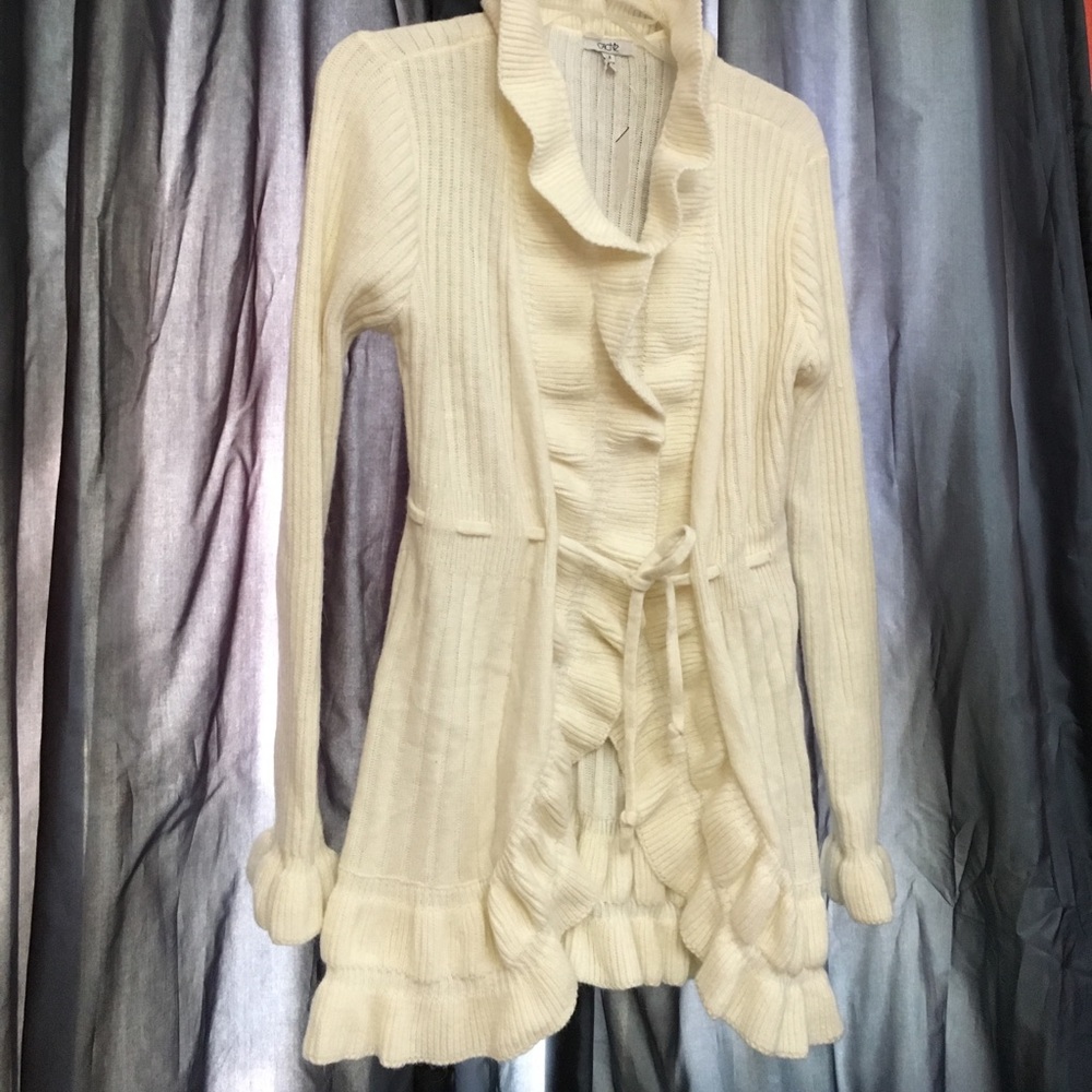 White cardigan w ruffles