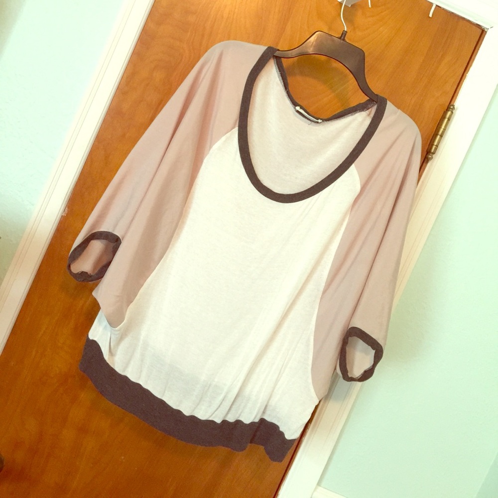 Neutral loose fitting Tshirt