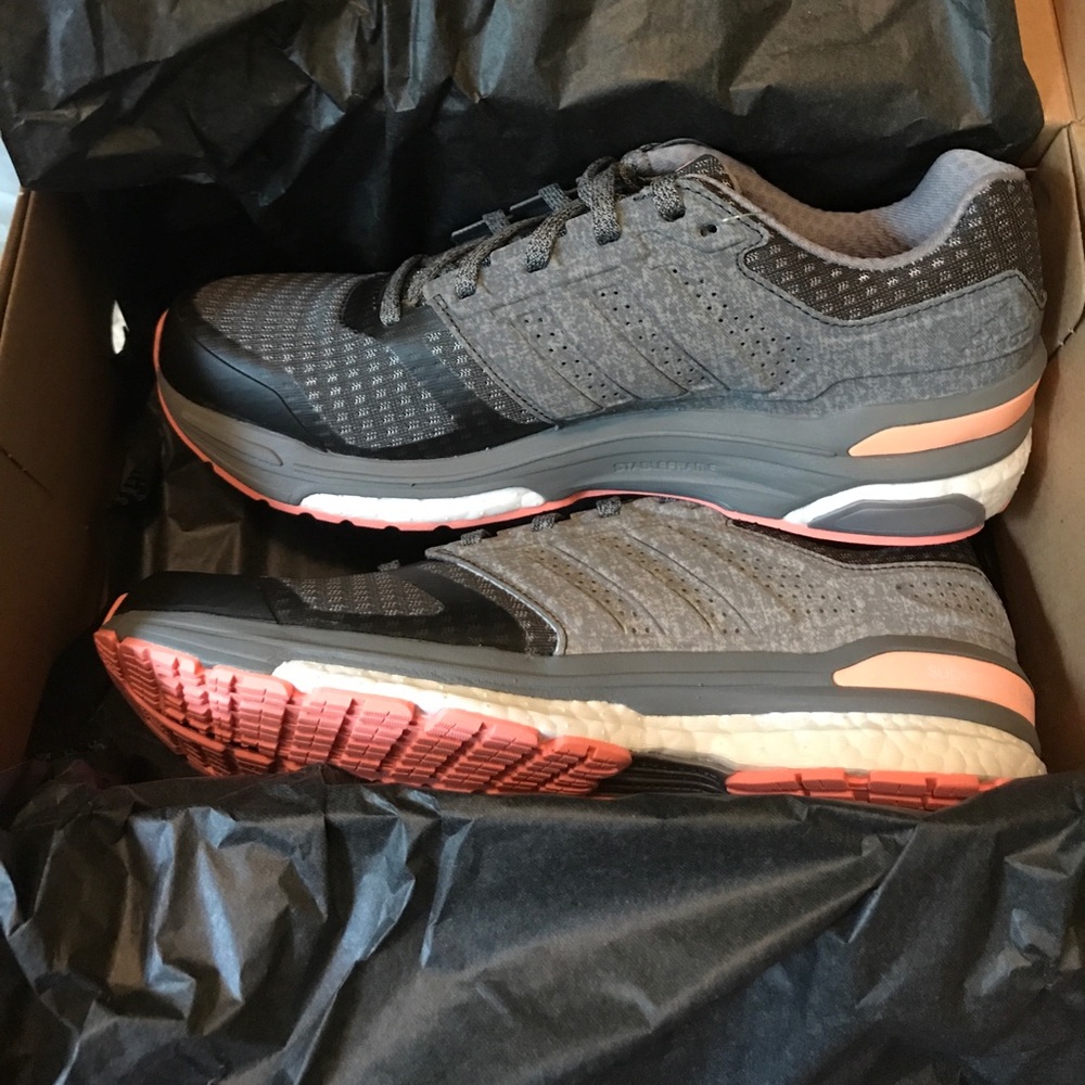 Adidas tennis shoes size women's 8.