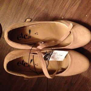 Ankle strap wedge pumps