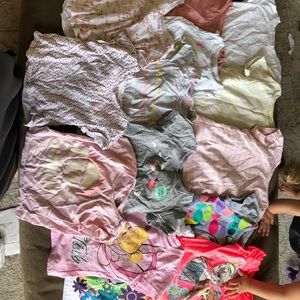 Girls size 2T t shirt lot- 14 shirts