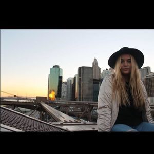 Meet your Posher, Maibrit