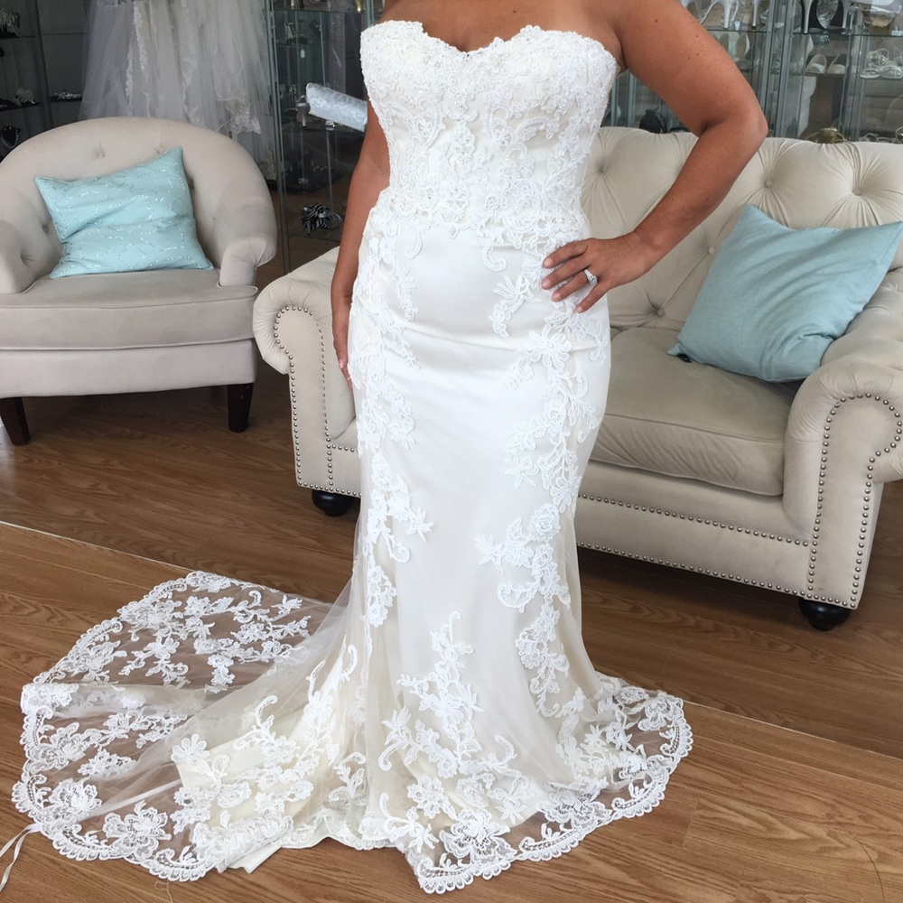 NWT NEVER WORN Casablanca bridal gown size 12