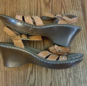 Cute Naturalizer Sandals with Flower Accent