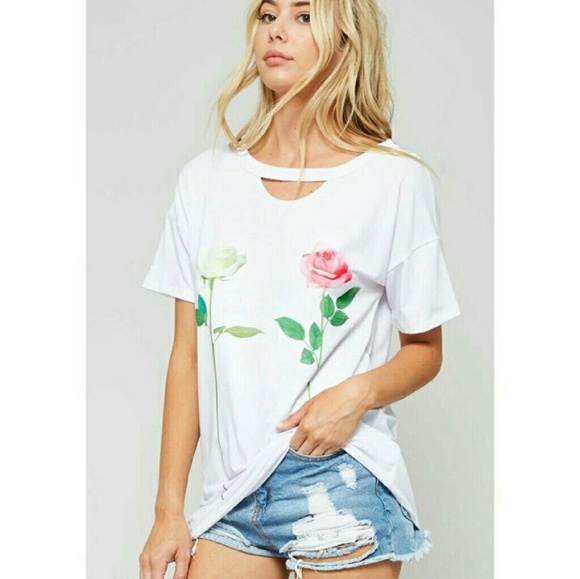 ▪️last 2▪️host pick▪️tee with rose graphics▪️ - Picture 1 of 8