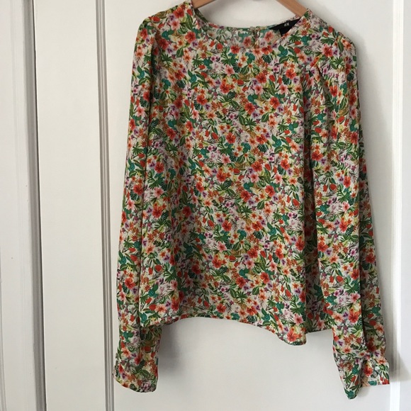 H&M Tops - Floral blouse