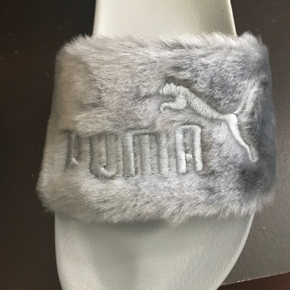 Rihanna fenty light grey fur slides