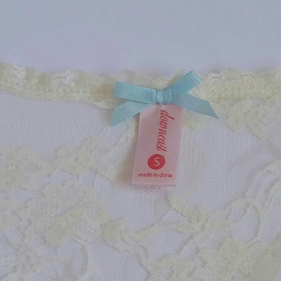 Final Price Drop Downeast Ivory Lace Top - Picture 2 of 4