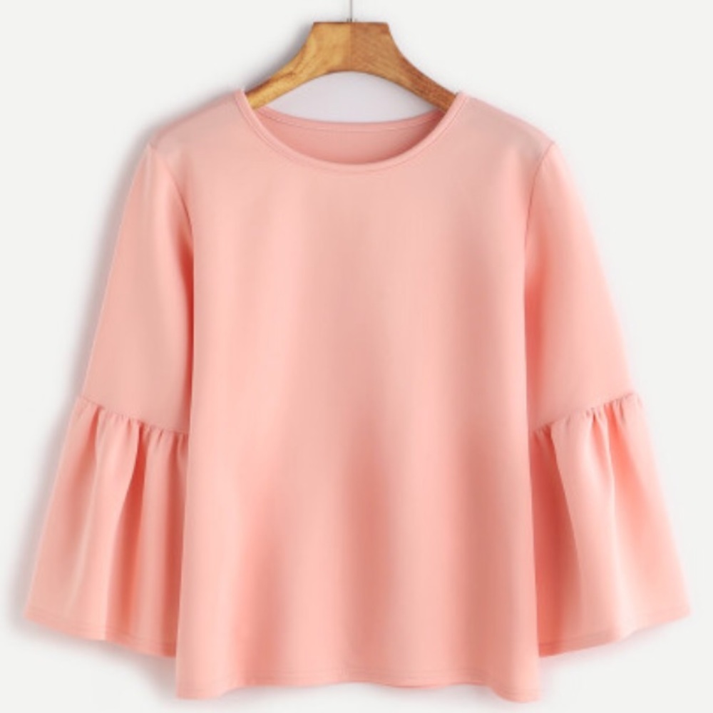 🎉HP🎉Pink Bell Sleeve Round Neck Top