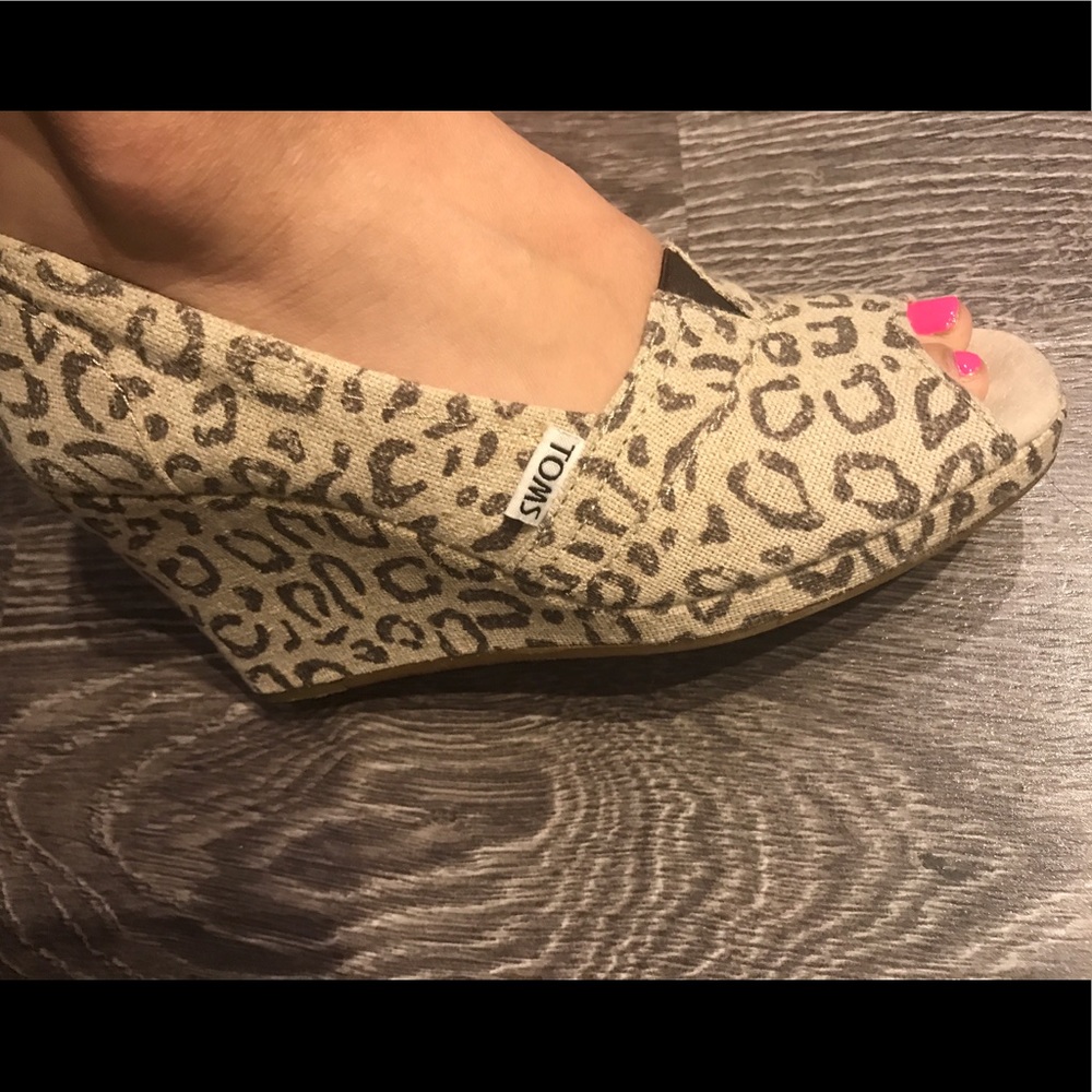 TOMS wedges leopard print