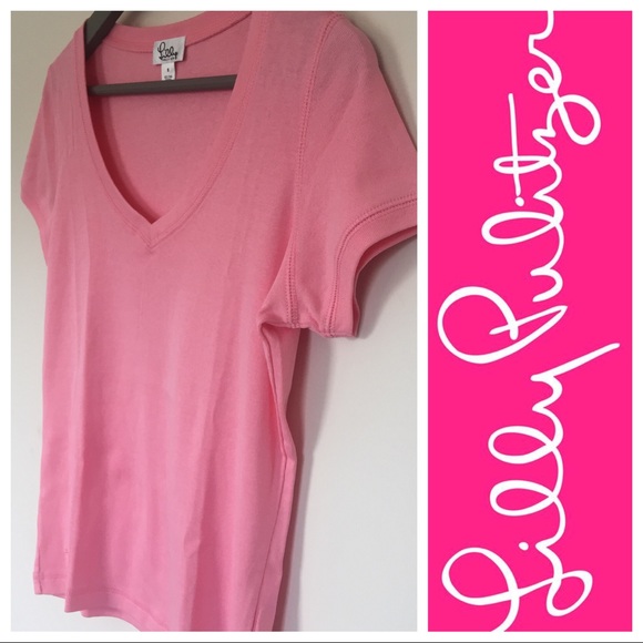 ❌SOLD! ❌LILLY PULITZER  Pink Logo V Neck Size S - Picture 1 of 8