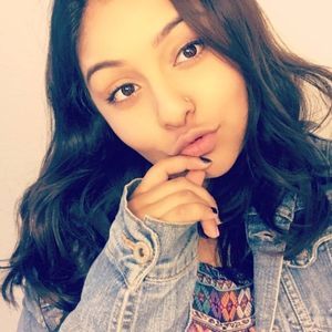 Meet your Posher, Mia