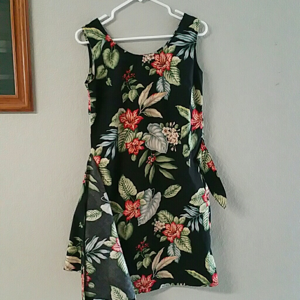 Hawaiian wrap tie dress pleat at bustline