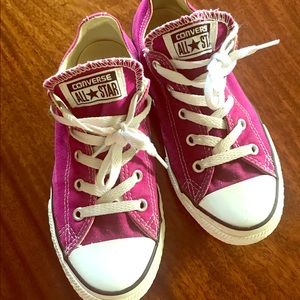 Girls converse all stars size 3 Rasberry