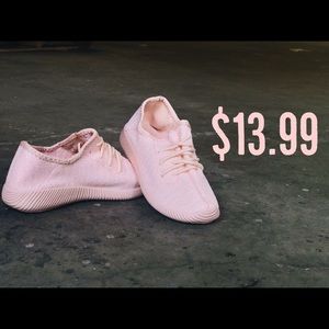 Pink Kendall sneaker 🎀