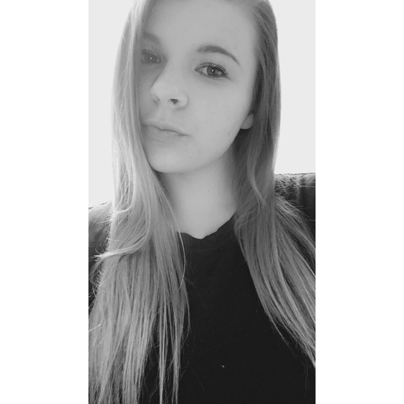 Meet your Posher, Sarah - Picture 1 of 1