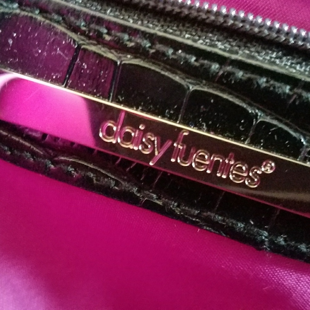 **sold** NWOT Daisy Fuentes clutch