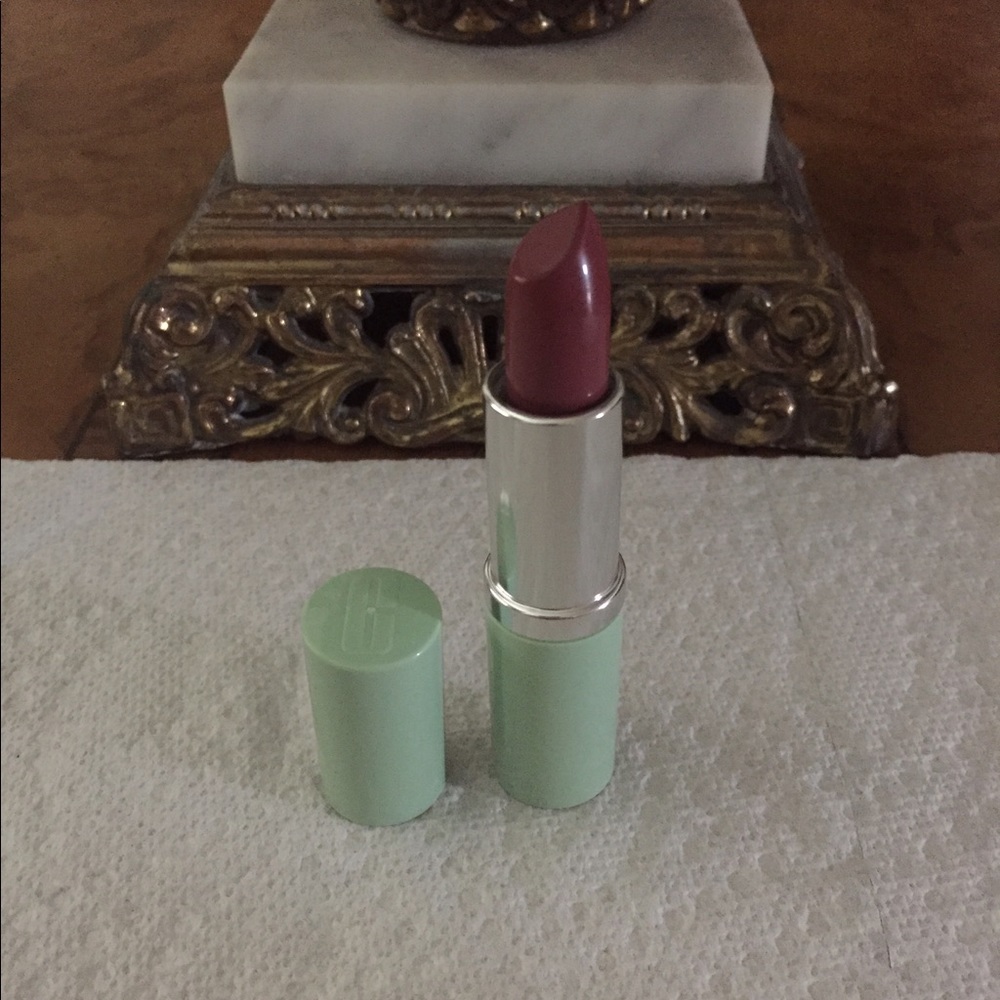 Clinique Beauty Essentials Travel Size Lipstick
