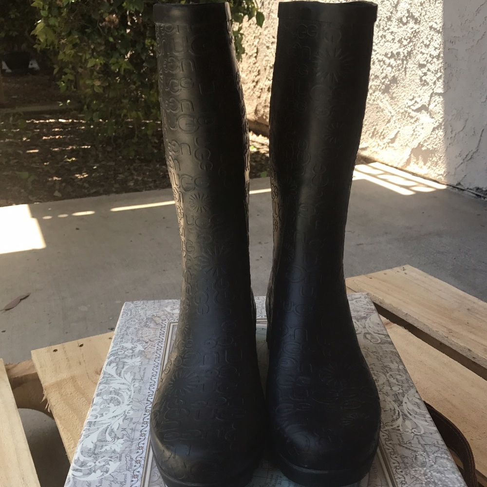 Ugg Wilshire black rain boots.