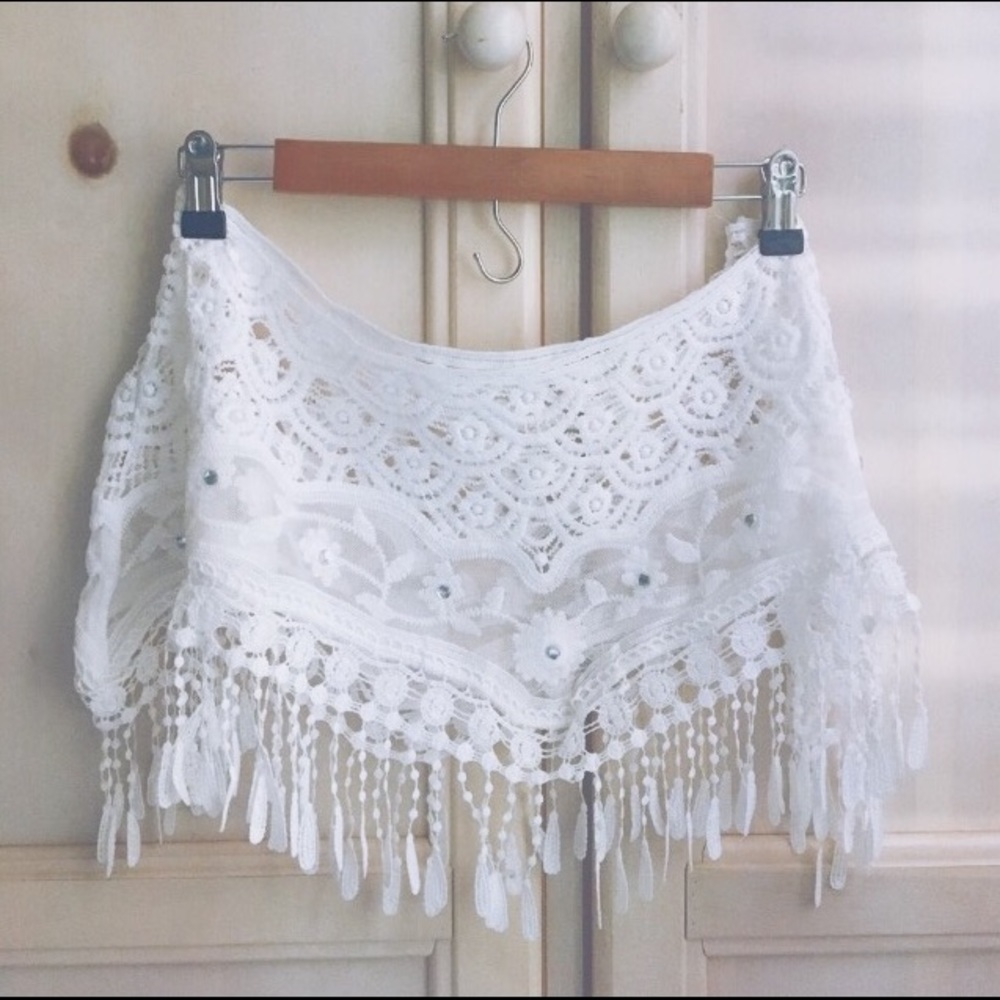 NEW FROM A BOUTIQUE Lace coverup / shawl