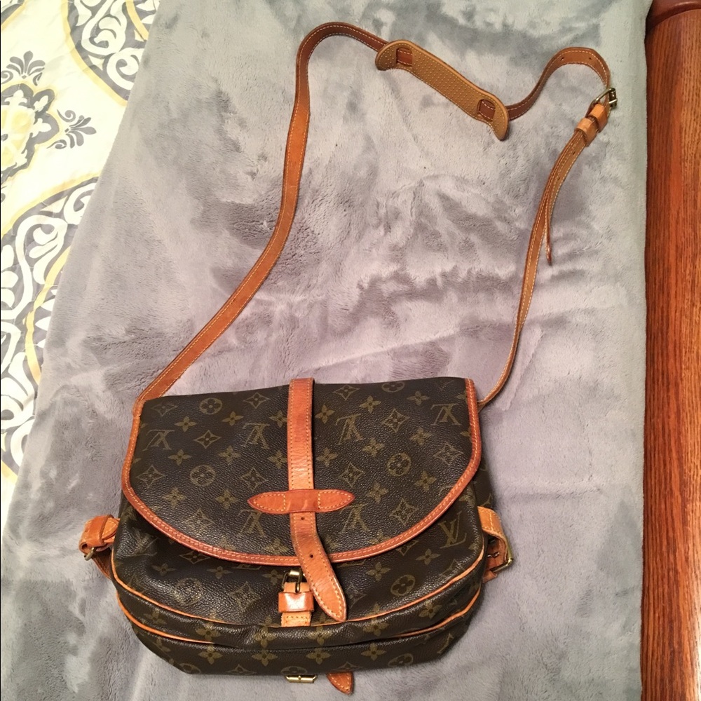 Louis Vuitton Saumur 30