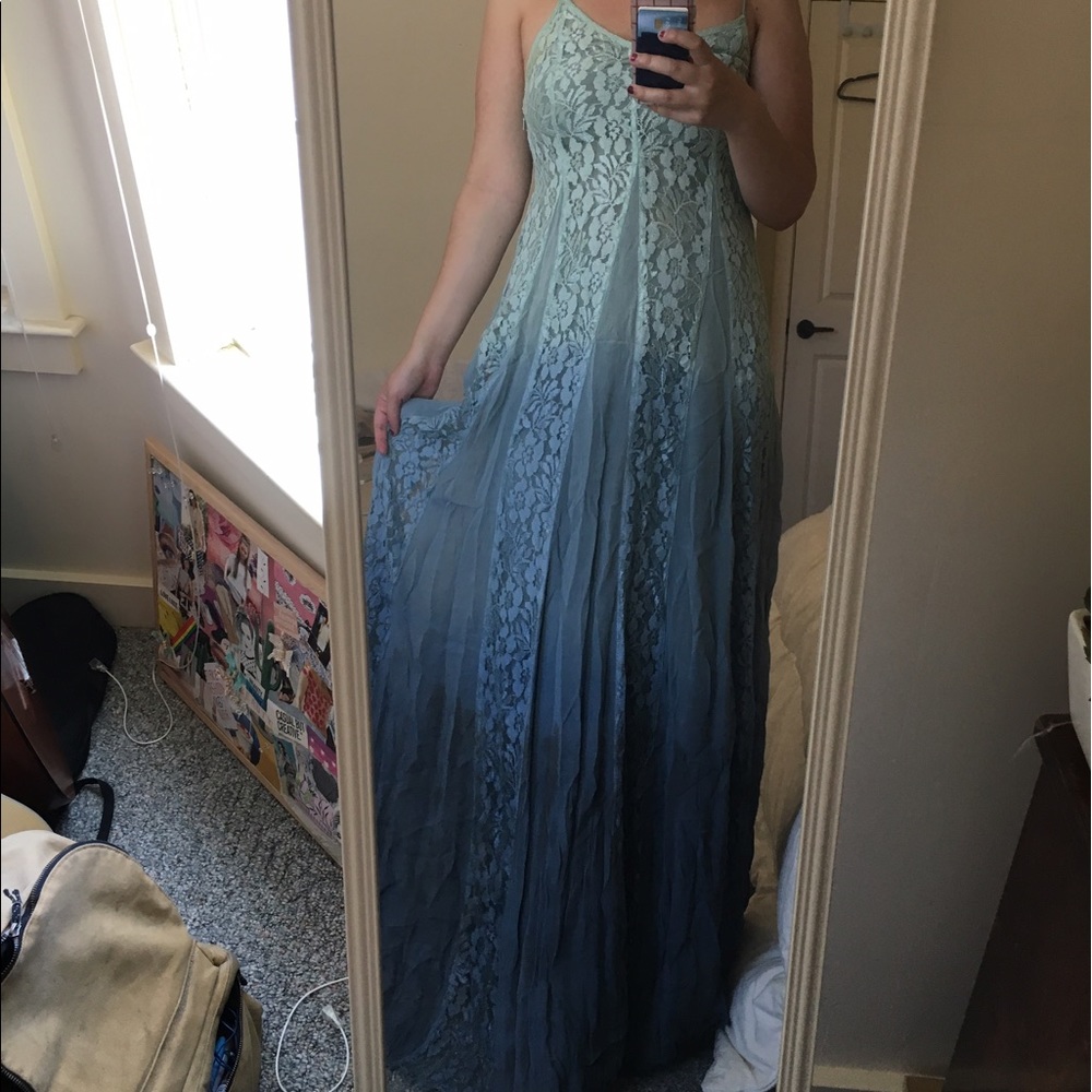 Blue ombré Kimchi Blue size 6 maxi dress