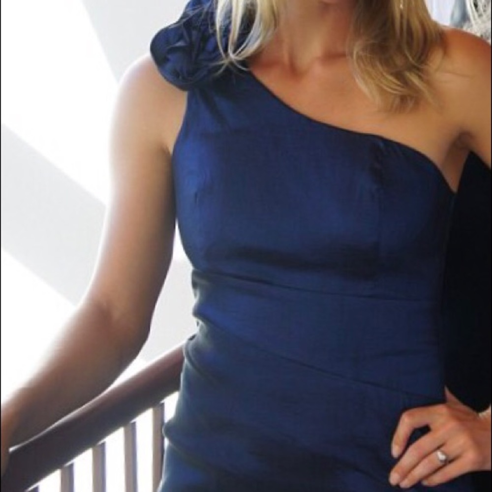 Perfect for weddings!! Worn once