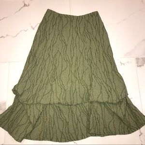 NWT Ruched skirt with pockets.