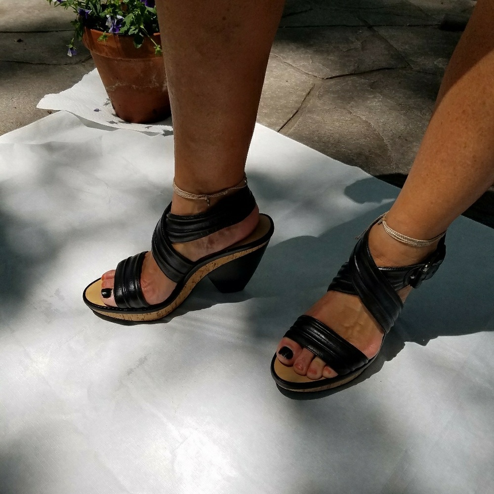 💥💥💥sale Max Studio Strappy wedge heels!