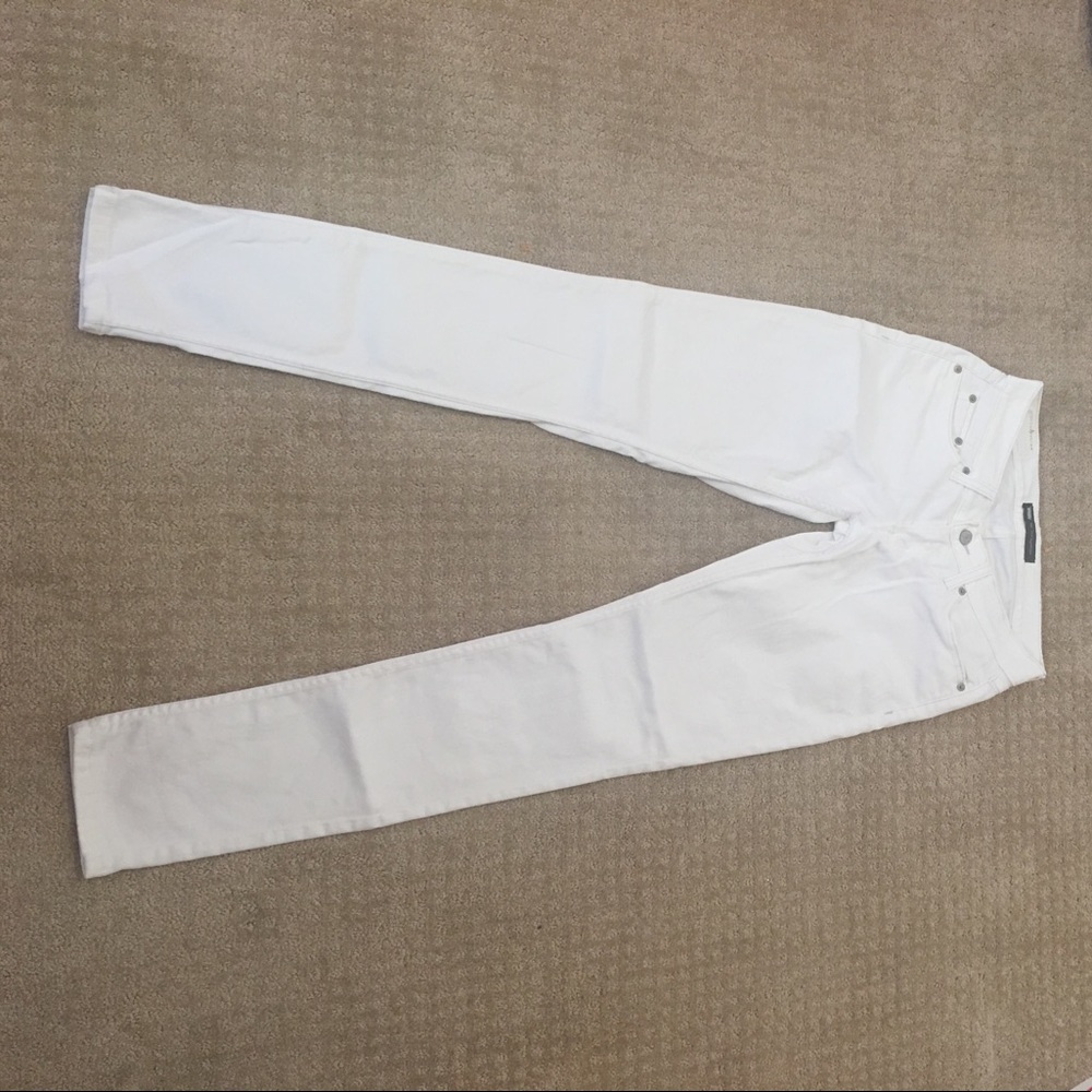 White Levi low rise skinny jeans