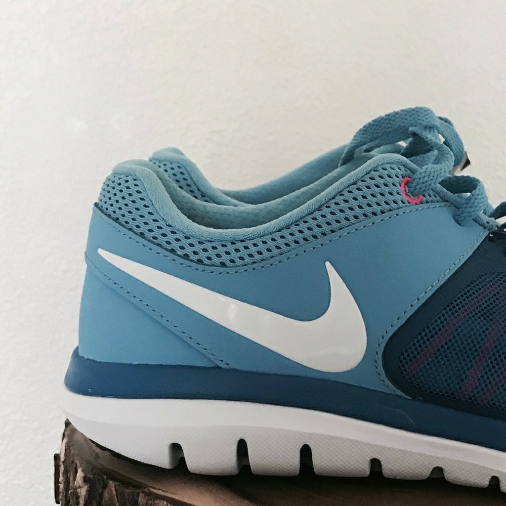 NEW NIKE BLUE