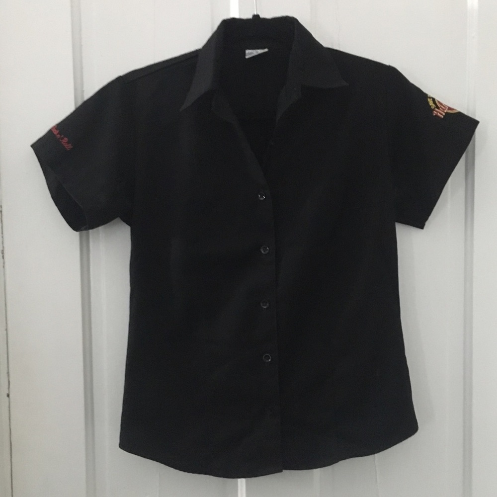 Hard Rock Cafe (Bartender/Host) Button down!