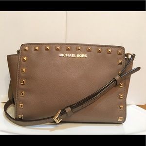 Micheal Kors Selma Studded Medium Crossbody
