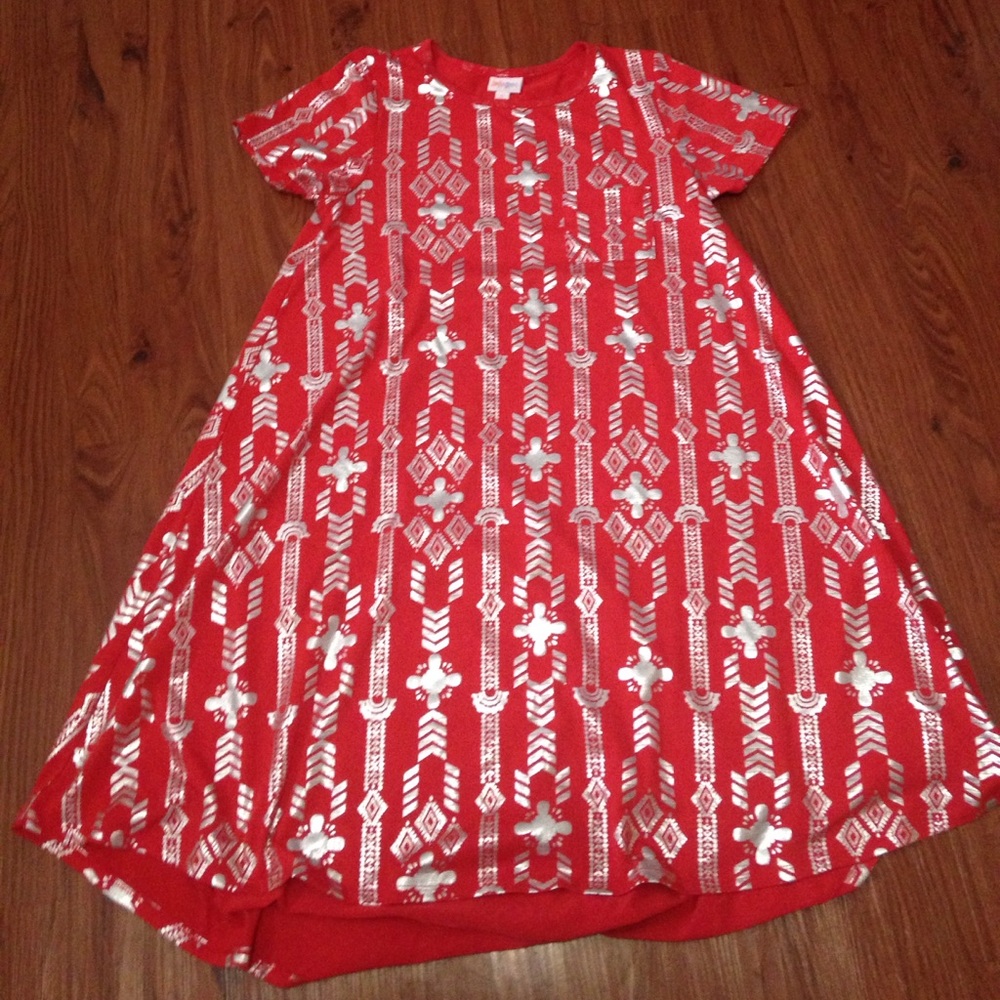 Excellent used elegant red and silver Carly