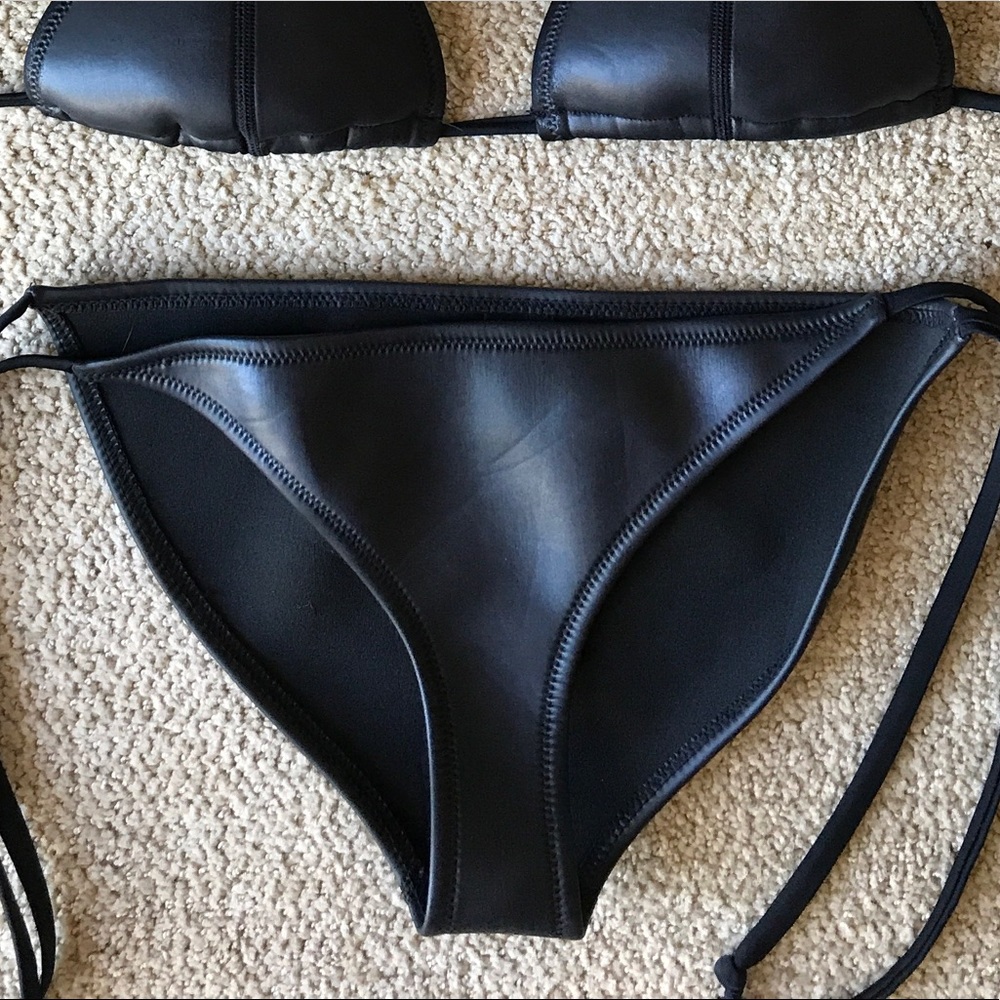 TRIANGL Bottom