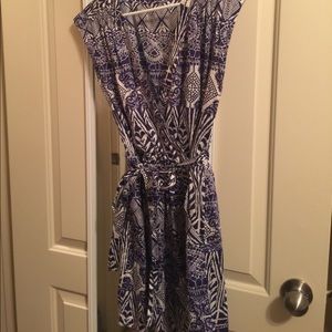 🚛 5/$25 moving sale! Faux wrap dress