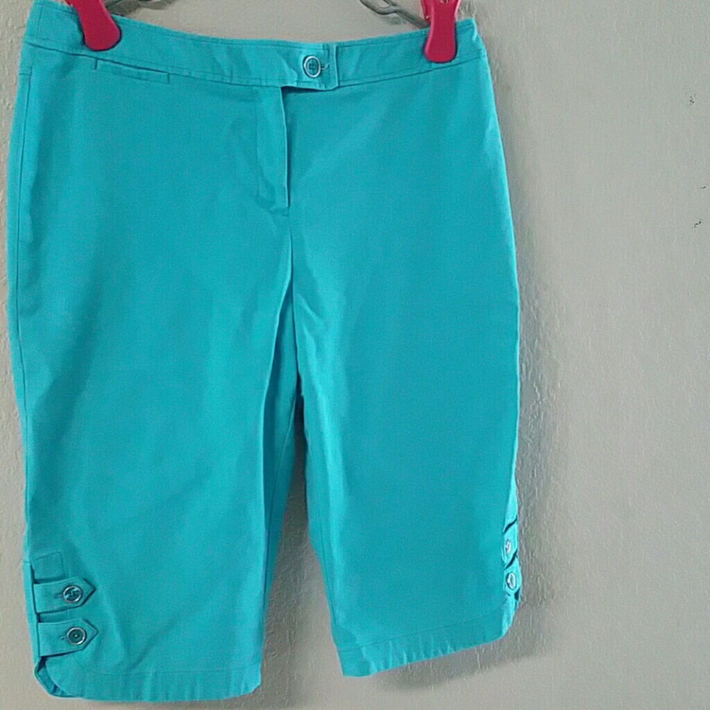 Petite Capris with cute buttons