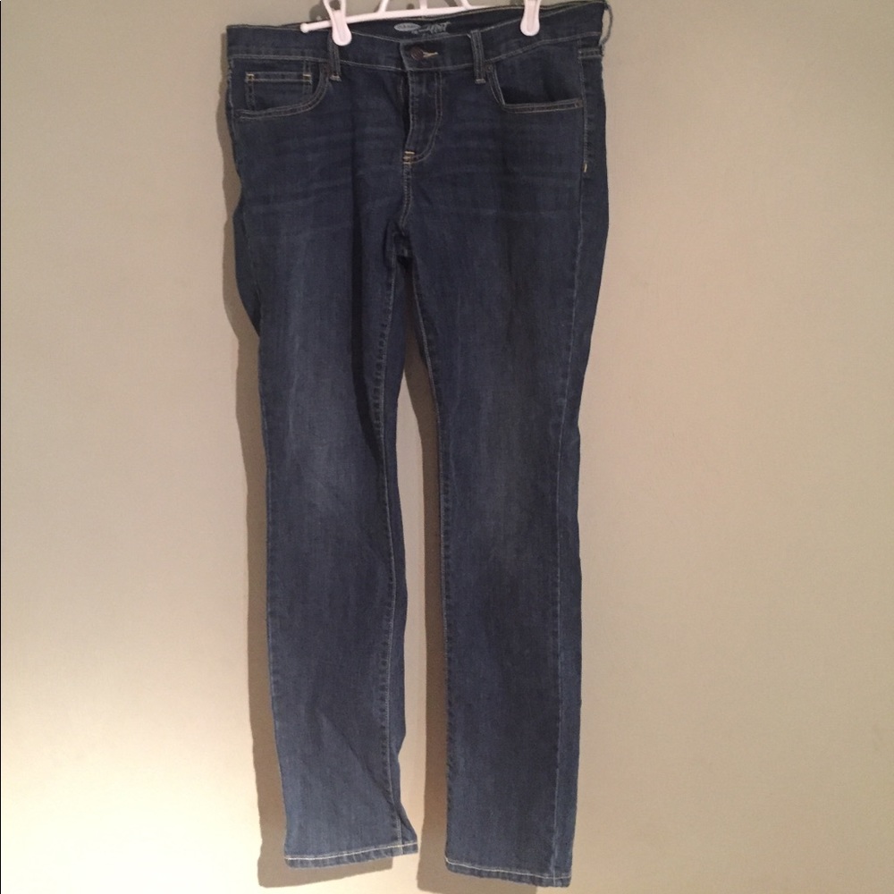 Medium wash Old Navy Flirt skinny jeans.