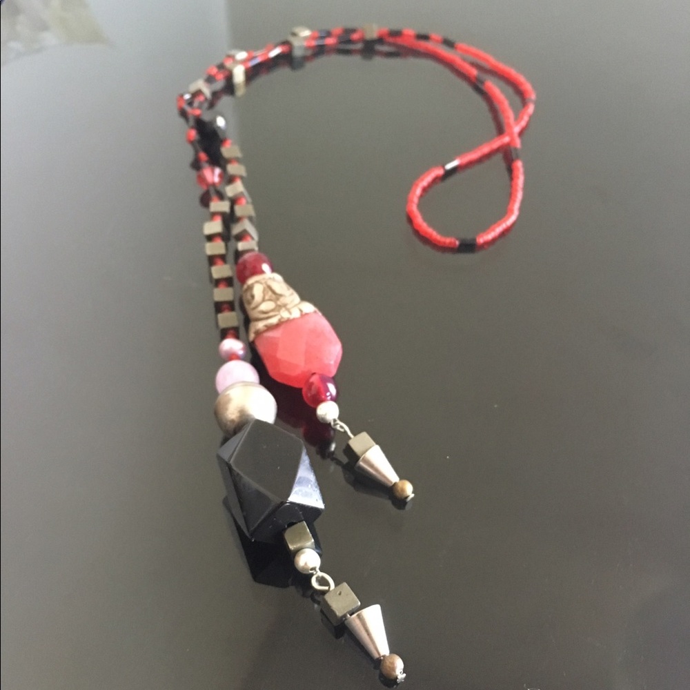 Elegant, adjustable tie necklace,w/statement beads